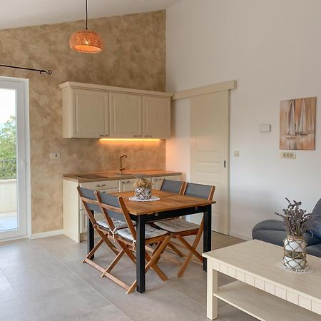 Villa Alara - Charming Villa With Heated Swimming Pool Milohnici Kültér fotó