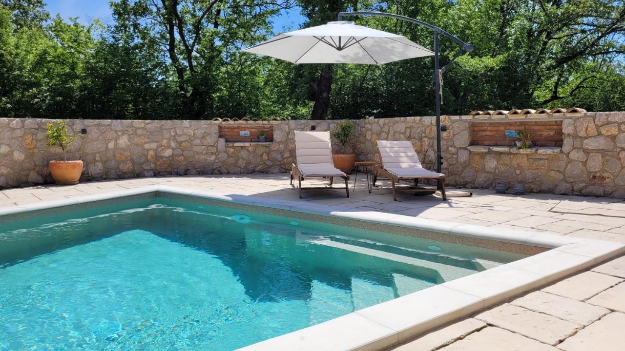 Villa Alara - Charming Villa With Heated Swimming Pool Milohnici Kültér fotó