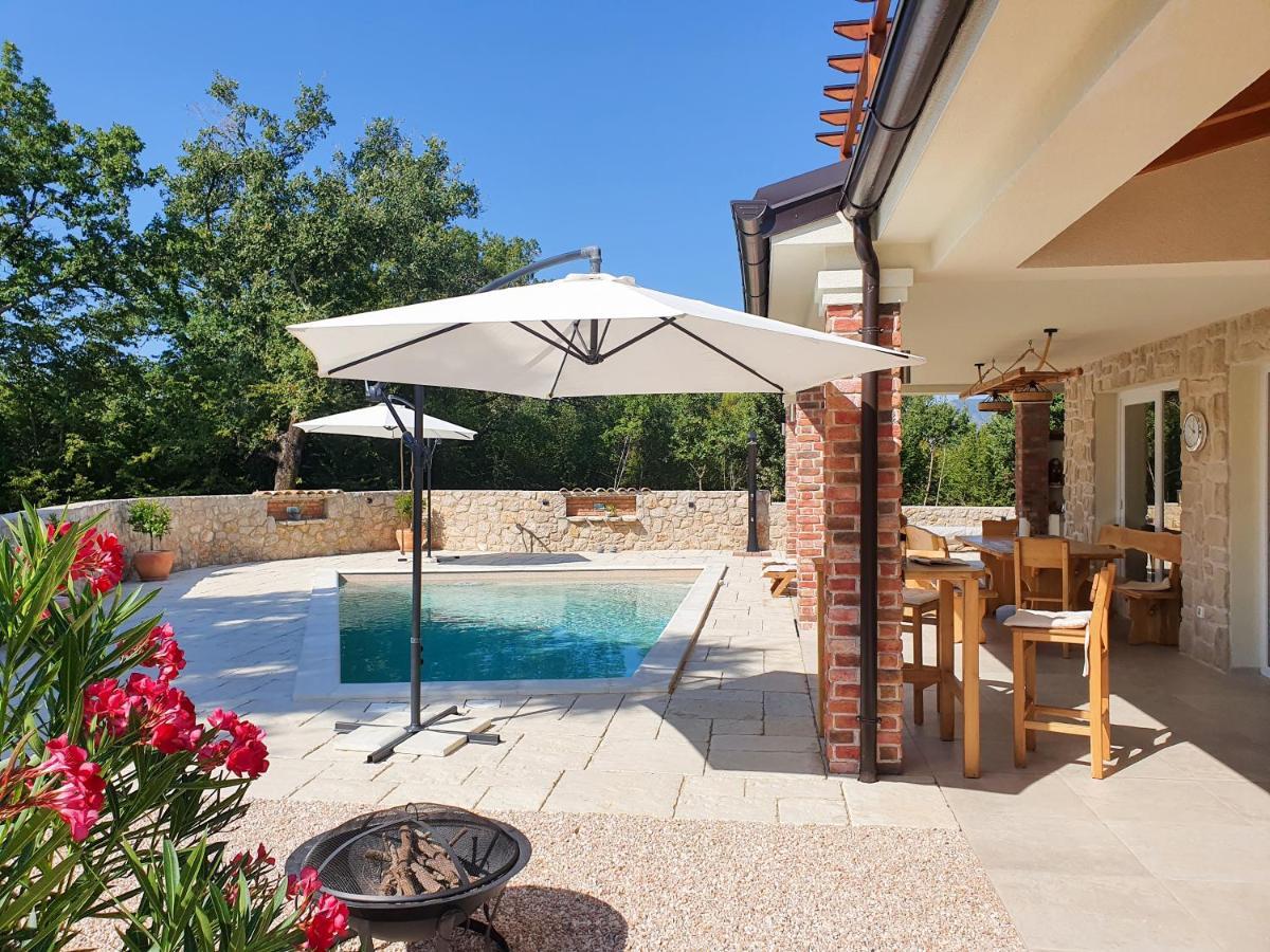 Villa Alara - Charming Villa With Heated Swimming Pool Milohnici Kültér fotó