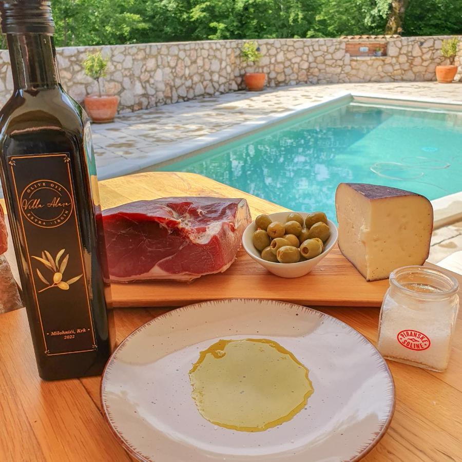 Villa Alara - Charming Villa With Heated Swimming Pool Milohnici Kültér fotó