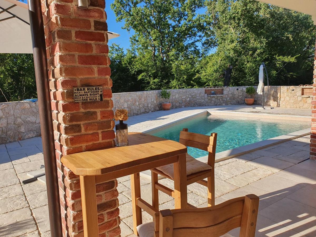 Villa Alara - Charming Villa With Heated Swimming Pool Milohnici Kültér fotó
