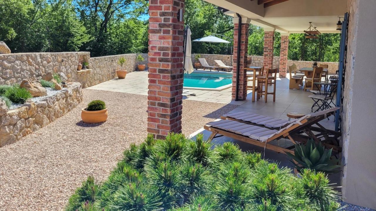 Villa Alara - Charming Villa With Heated Swimming Pool Milohnici Kültér fotó