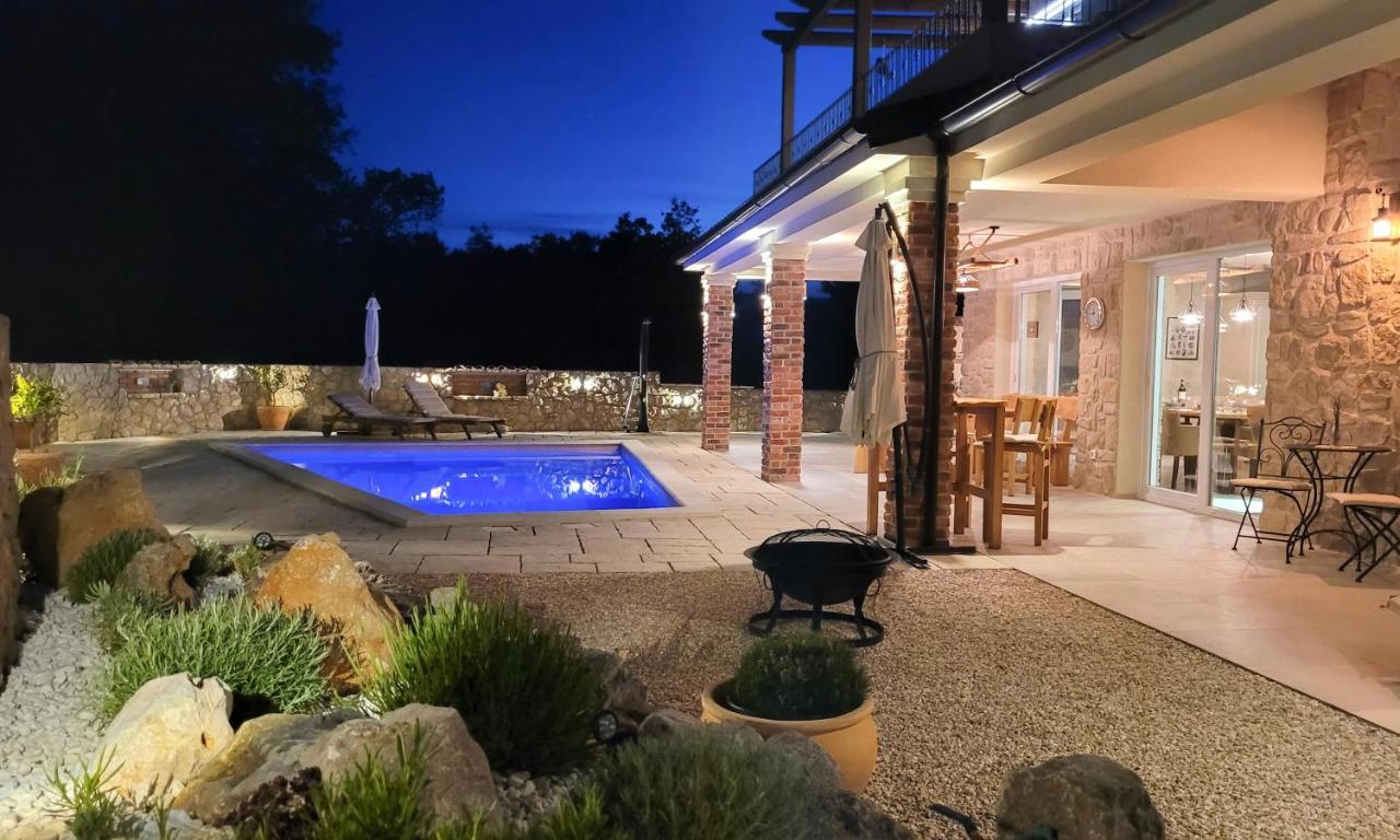 Villa Alara - Charming Villa With Heated Swimming Pool Milohnici Kültér fotó