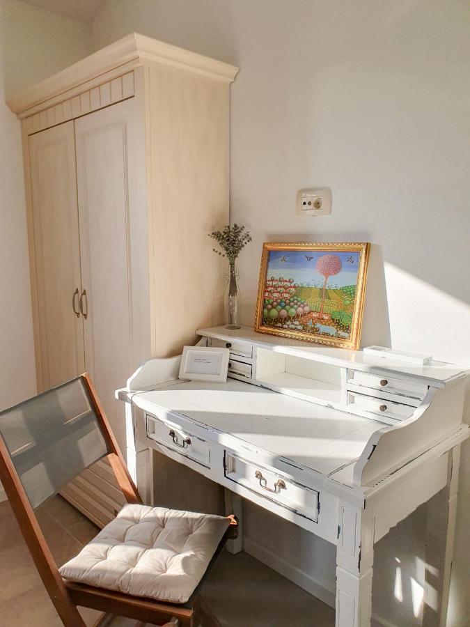 Villa Alara - Charming Villa With Heated Swimming Pool Milohnici Kültér fotó