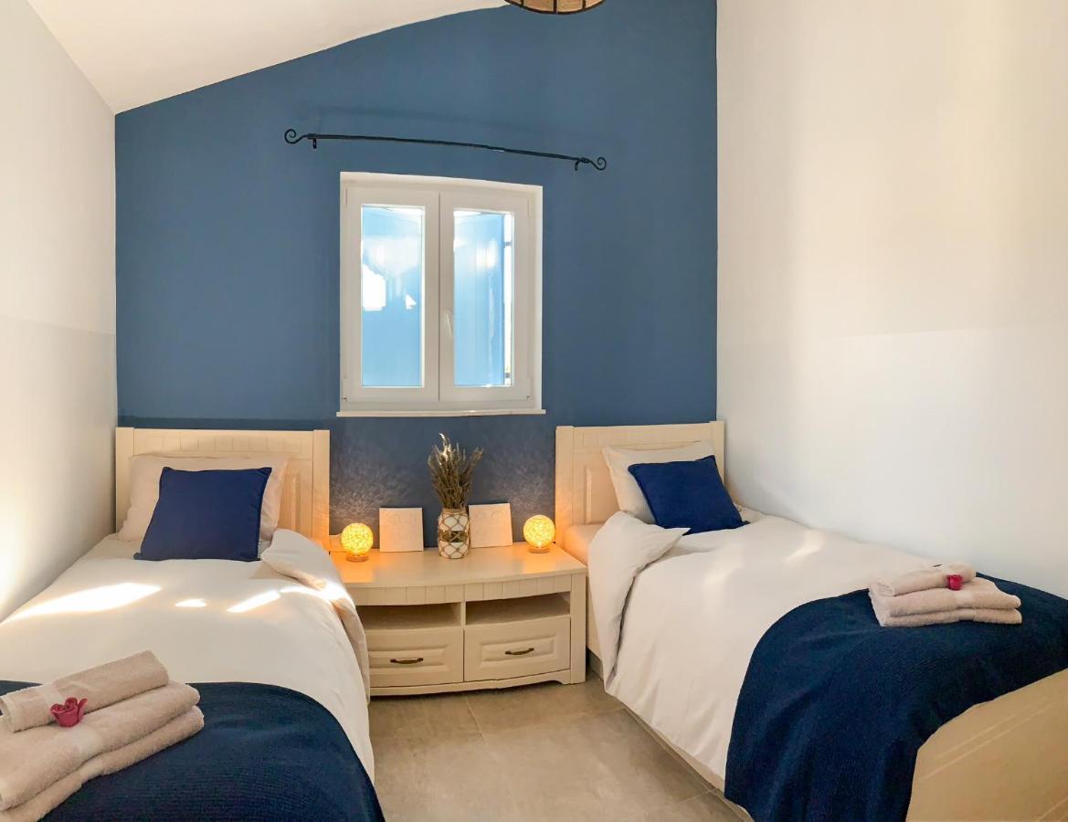 Villa Alara - Charming Villa With Heated Swimming Pool Milohnici Kültér fotó