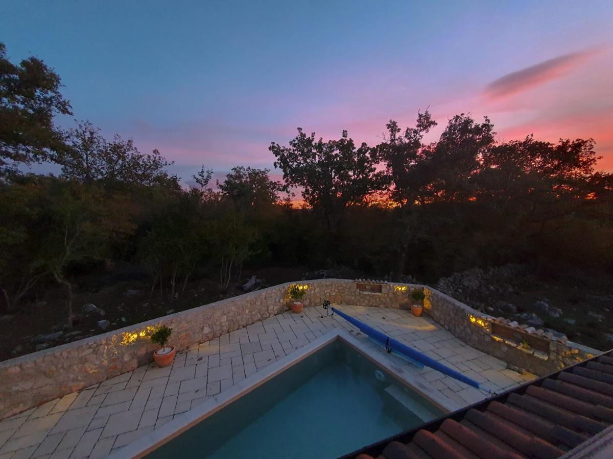 Villa Alara - Charming Villa With Heated Swimming Pool Milohnici Kültér fotó