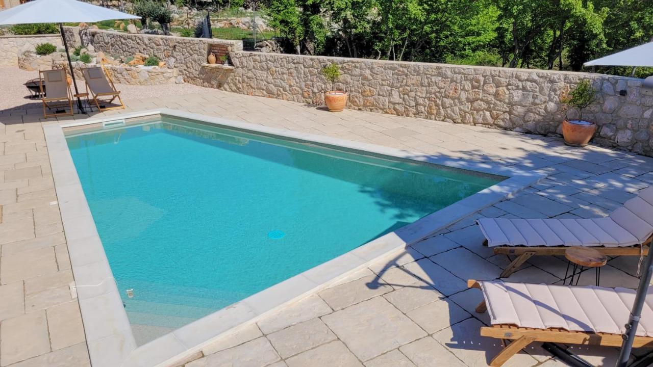 Villa Alara - Charming Villa With Heated Swimming Pool Milohnici Kültér fotó